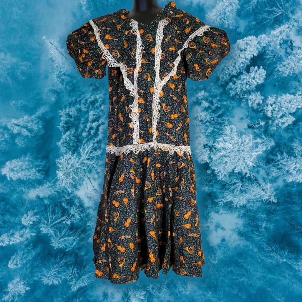 HP Vtg Hand Crafted Girls Dress Holly Pine Cones Band Instruments Strings Brass